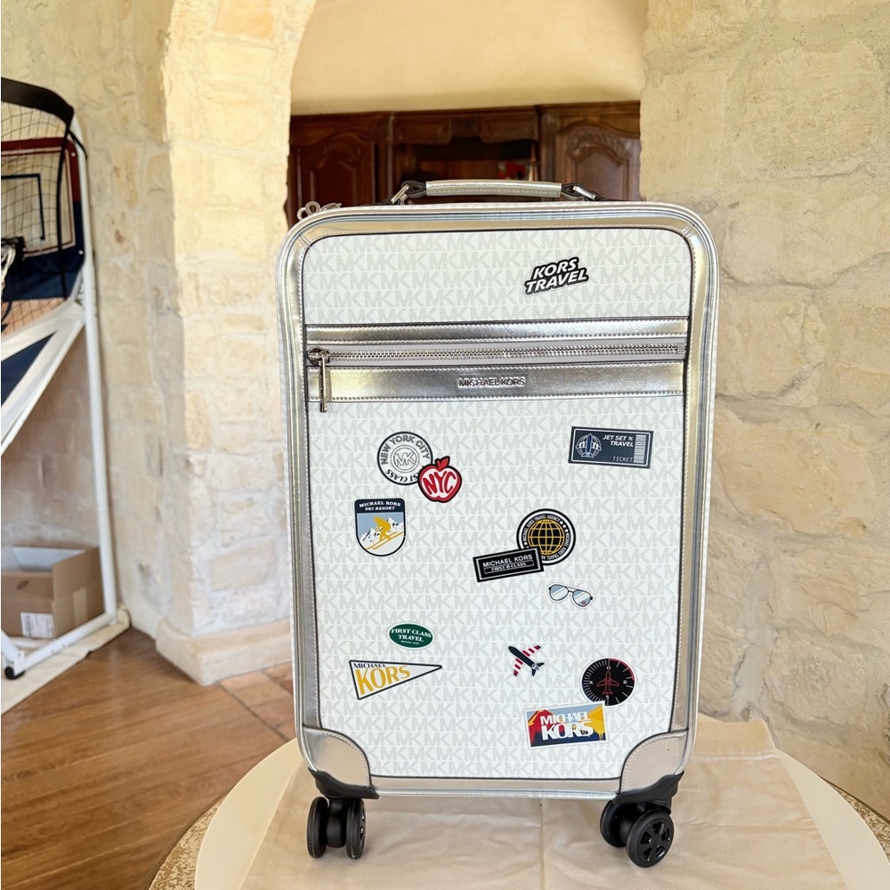Michael Kors White and Silver Travel Bag Set - Picture 11 of 16